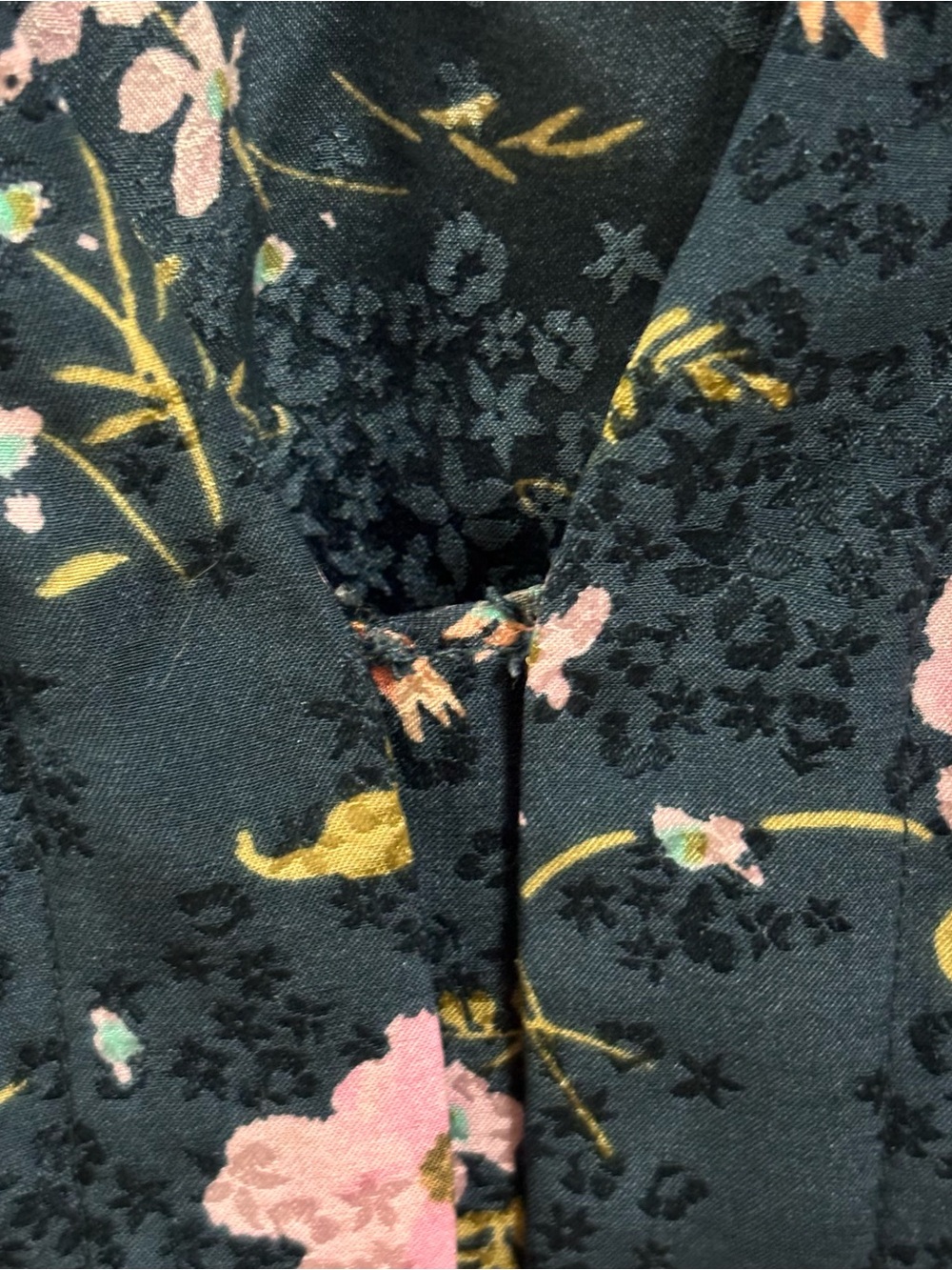 Rebecca Taylor Emilia Print Jacquard Short-Sleeve V-Neck Blouse - Picture 5 of 8
